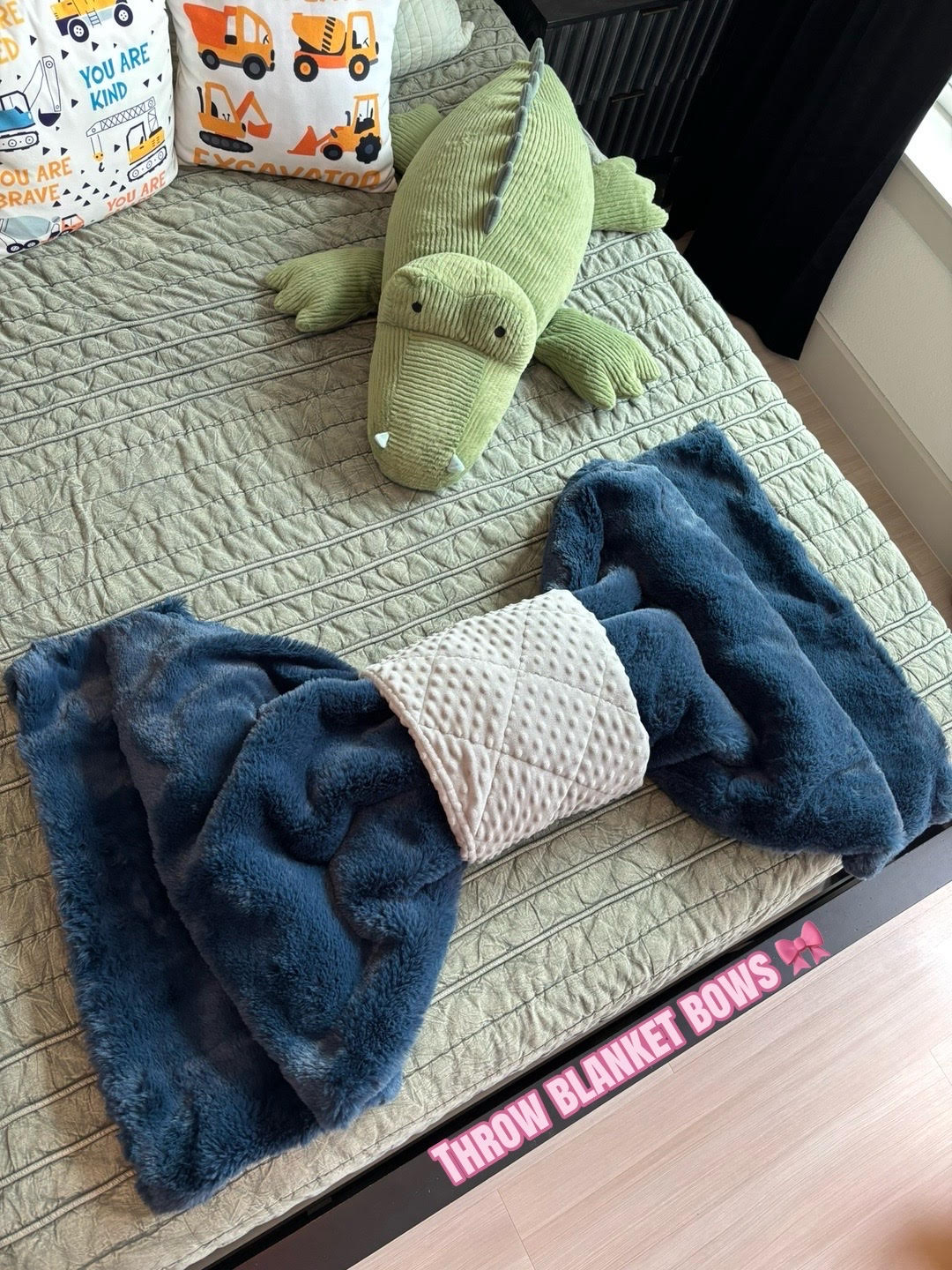 throw blanket folded as a bow