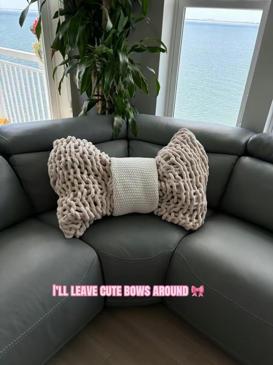 chunky knit bow pillow